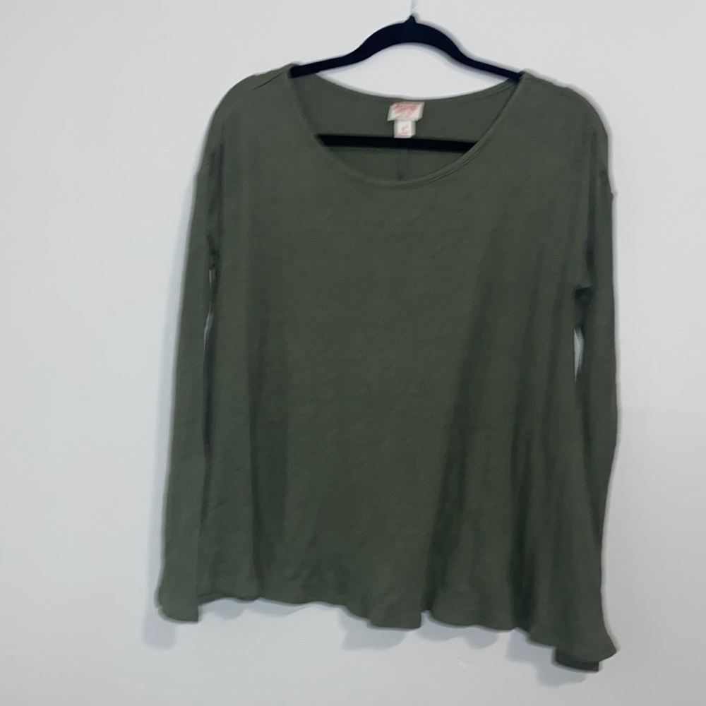 🎱Olive green ribbed flowy long sleeved top! - Picture 2 of 7